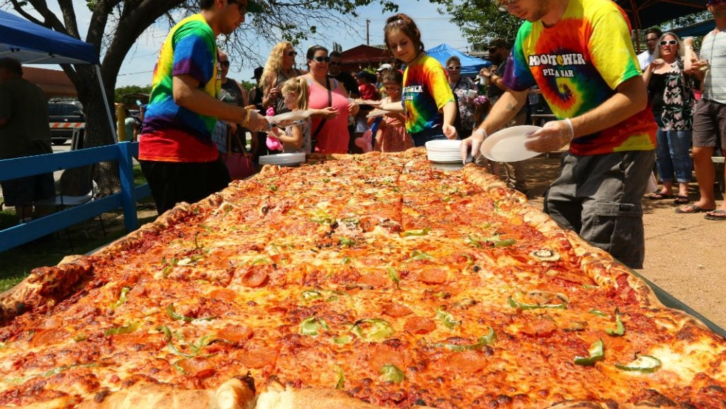 10 Largest Pizzas Ever Made