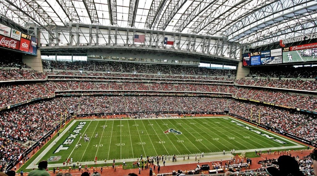 10 Largest NFL Stadiums in the United States