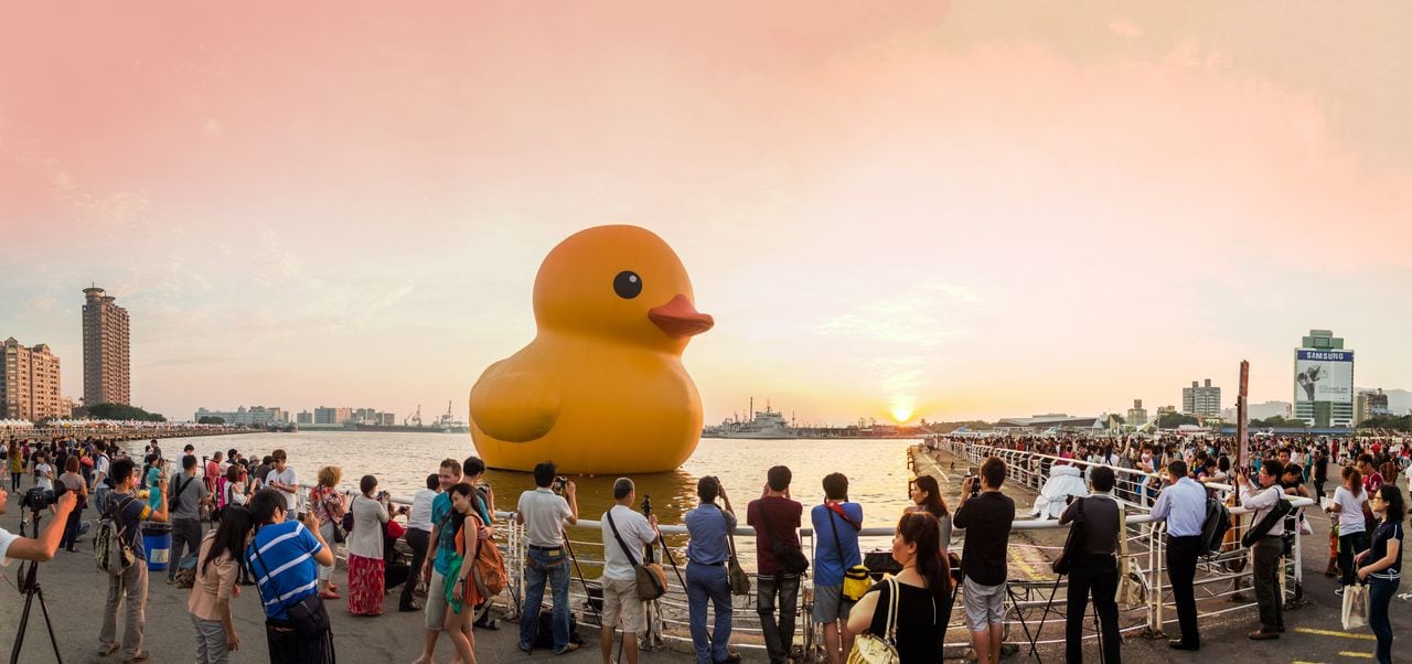 Estatua de pato de goma en Taiwán